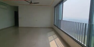 Room in 3 BHK Apartment at Oberoi Realty Esquire, Goregaon East – for Sale