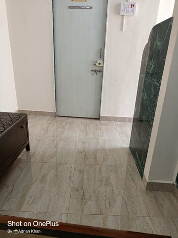 Room in 3 BHK Apartment at Oberoi Maxima, Andheri East – for Sale