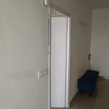 Room in 2 BHK Apartment at Suncity Avenue 76, Sector 76 – for Sale