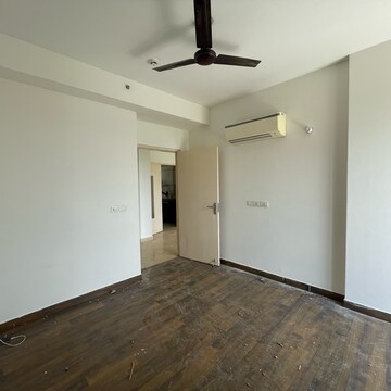 Room in 3 BHK Apartment at Conscient Heritage Max, Sector 102 – for Sale