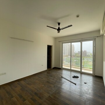 Room in 3 BHK Apartment at Conscient Heritage Max, Sector 102 – for Sale