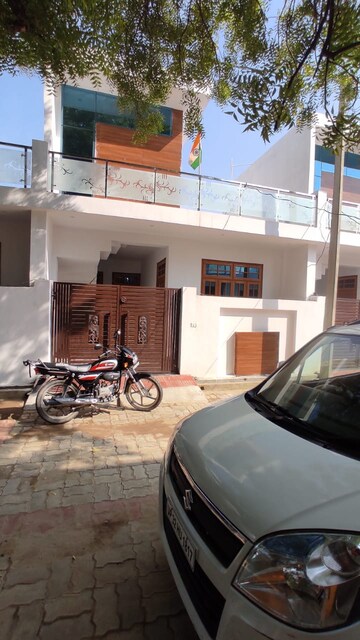 Parking in 2 BHK Independent House at Faizabad Road – for Sale