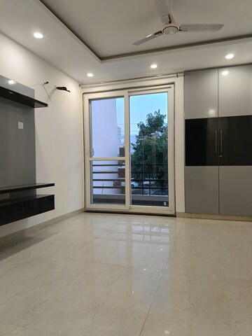 Room in 3 BHK Builder Floor at Empire Floors, Sector 57 – for Sale