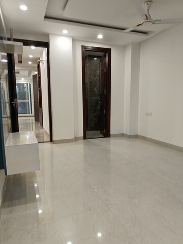 Room in 3 BHK Builder Floor at Empire Floors, Sector 57 – for Sale