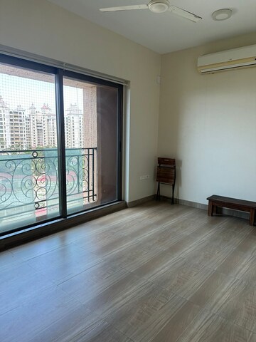 Room in 2 BHK Apartment at Khar West – for Sale