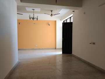 Room in 2 BHK Builder Floor at Kritak Modern Apartments, Sector 73 – for Sale