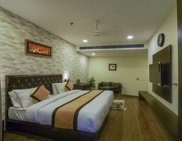 Bedroom in 5 BHK Villa at Amrapali Dream Valley, Tech Zone 4 Greater Noida – for Sale