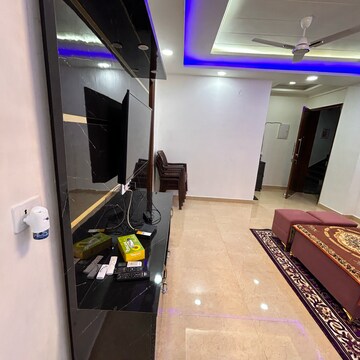 Team Area in 3 BHK Builder Floor at Chattarpur – for Sale