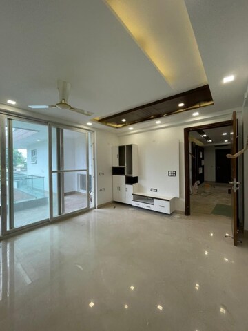 Room in 4 BHK Builder Floor at Dlf Phase I – for Sale