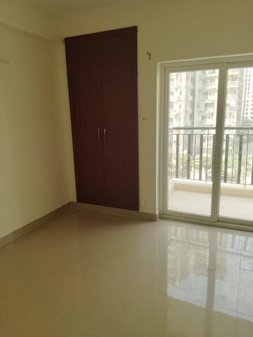 Room in 3 BHK Apartment at Saviour Green Arch, Tech Zone 4 Greater Noida – for Sale