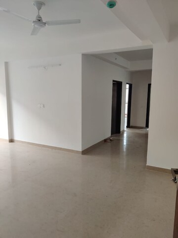 Room in 2.5 BHK Builder Floor at Grihapravesh, Sector 77 – for Sale