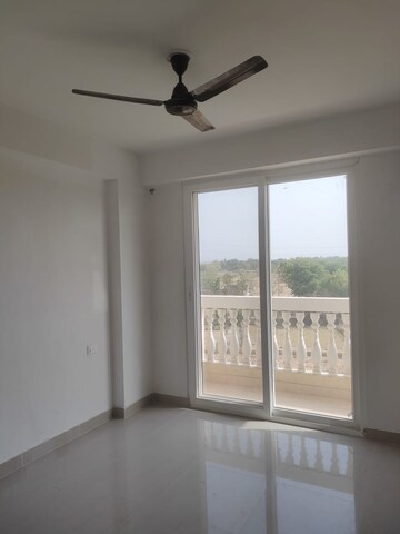 Room in 1 BHK Apartment at Ashar Metro Towers, Vartak Nagar – for Sale