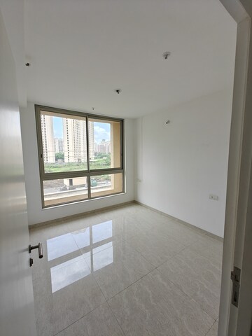 Room in 3 BHK Apartment at Hiranandani Estate – for Sale