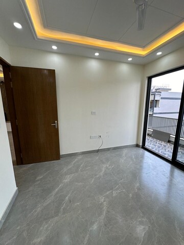 Room in 3 BHK Builder Floor at BPTP Eden Estate, Sector 81 – for Sale