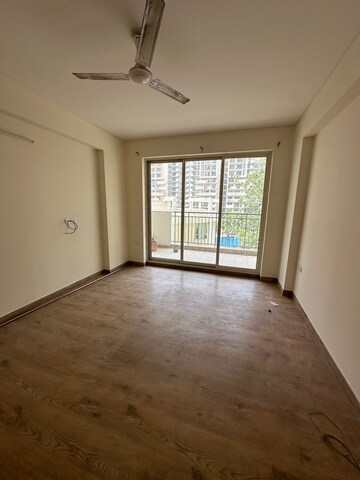 Room in 4 BHK Apartment at DLF Regal Gardens, Sector 90 – for Sale