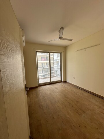 Room in 4 BHK Apartment at DLF Regal Gardens, Sector 90 – for Sale