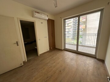 Room in 4 BHK Apartment at DLF Regal Gardens, Sector 90 – for Sale