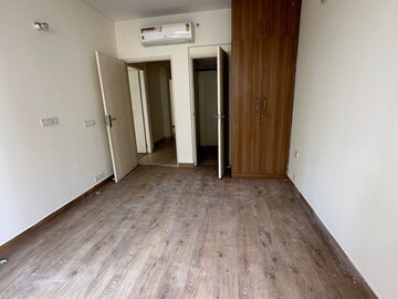 Room in 4 BHK Apartment at DLF Regal Gardens, Sector 90 – for Sale