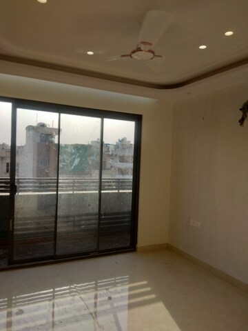 Room in 3 BHK Builder Floor at BPTP Park Central, Sector 85 – for Sale