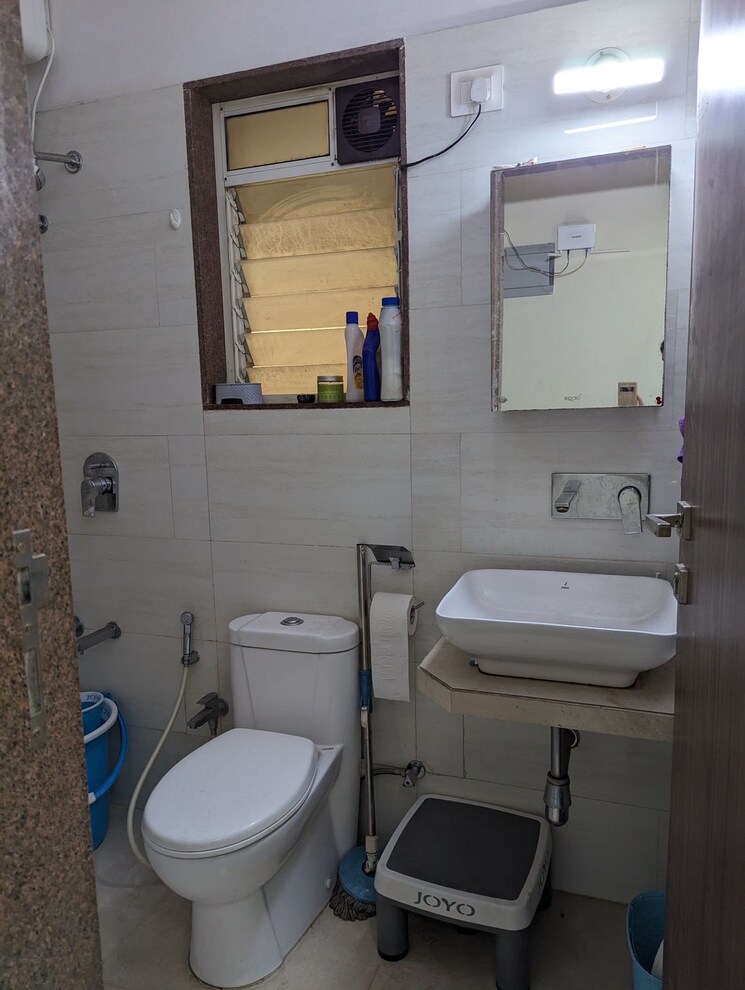 Bathroom, rutu-city 2 Bedroom 700 Sq.Ft. Apartment In Kasarvadavali Thane 7132553