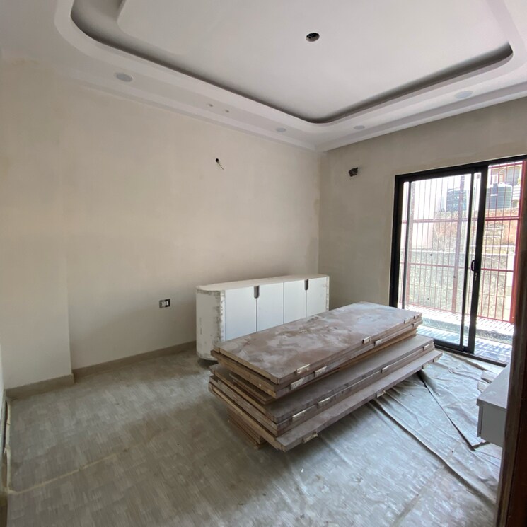 Room, peera garhi 3 Bedroom 1800 Sq.Ft. Builder Floor In Peera Garhi Delhi 7133196