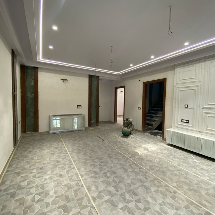 Room, peera garhi 3 Bedroom 1800 Sq.Ft. Builder Floor In Peera Garhi Delhi 7133196