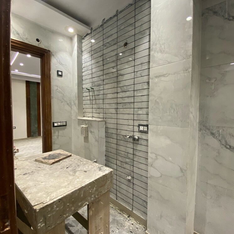 Bathroom, peera garhi 3 Bedroom 1800 Sq.Ft. Builder Floor In Peera Garhi Delhi 7133196