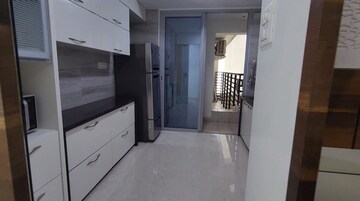 Room in 3 BHK Apartment at Oberoi Exquisite Goregaon, Goregaon East – for Sale