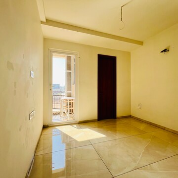 Room in 3 BHK Builder Floor at Aerocity – for Sale