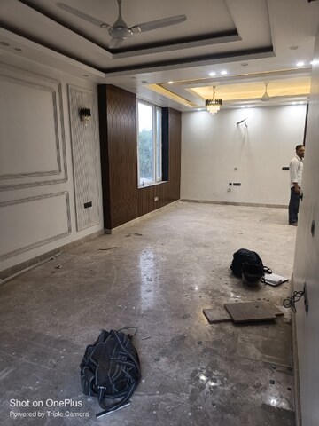Room in 3 BHK Builder Floor at SAS Tower, Sector 38 – for Sale