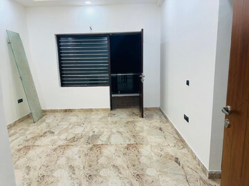 Room in 5 BHK Builder Floor at BPTP Parklands Villa, Sector 88 – for Sale