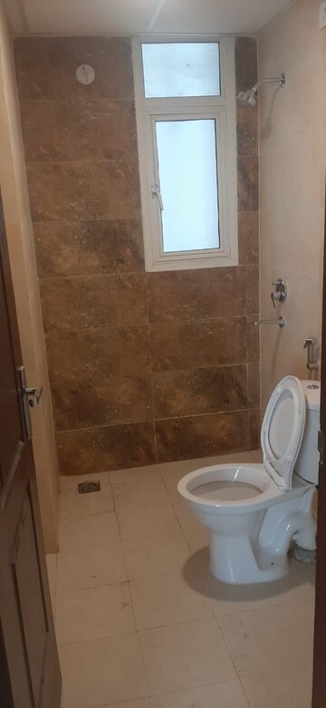 Bathroom in 3.5 BHK Apartment at Omaxe R2, Gomti Nagar – for Sale