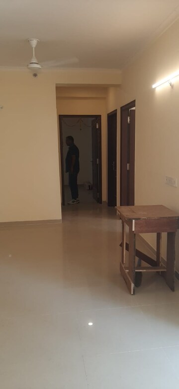 Room in 3.5 BHK Apartment at Omaxe R2, Gomti Nagar – for Sale