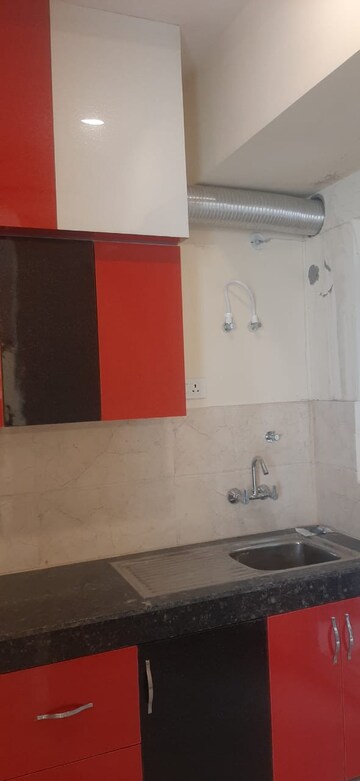 Bathroom in 3.5 BHK Apartment at Omaxe R2, Gomti Nagar – for Sale