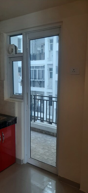 Room in 3.5 BHK Apartment at Omaxe R2, Gomti Nagar – for Sale