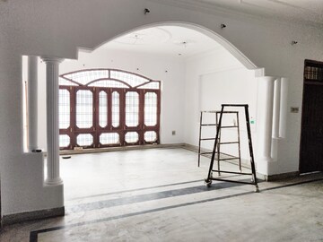 Room in 2 BHK Independent House at Deva Road – for Sale