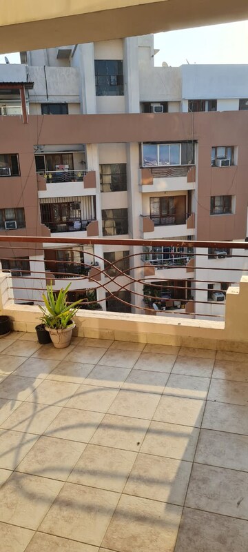 Living Room in 2.5 BHK Apartment at Gomti Nagar – for Sale