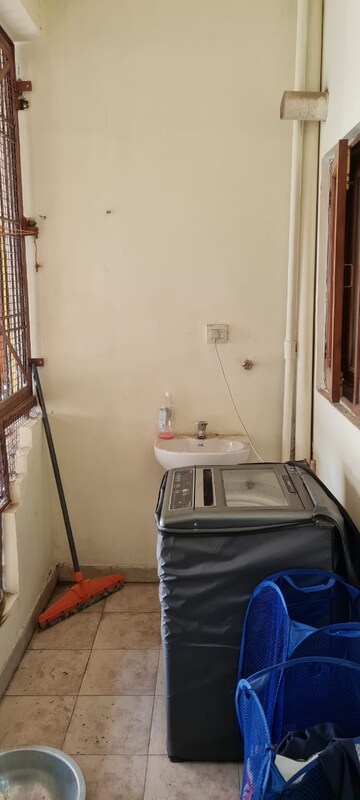 Furnished Amenities in 2.5 BHK Apartment at Gomti Nagar – for Sale
