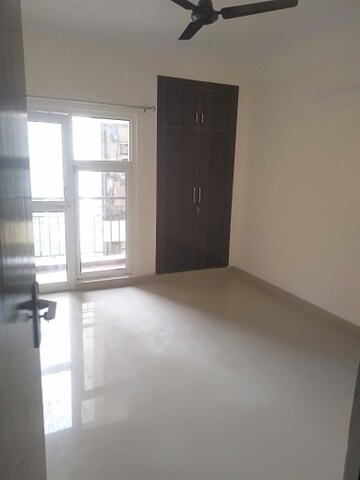 Room in 3.5 BHK Apartment at Aims Golf City, Sector 75 – for Sale