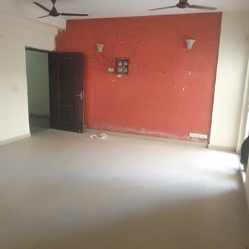 Room in 3.5 BHK Apartment at Aims Golf City, Sector 75 – for Sale