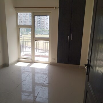 Room in 3.5 BHK Apartment at Aims Golf City, Sector 75 – for Sale