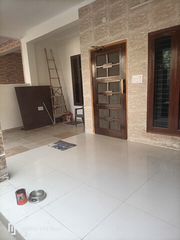 Room in 4 BHK Independent House at Sahastradhara Road – for Sale