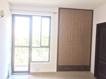 Room in 3 BHK Apartment at Unitech Uniworld Gardens 2, Sector 47 – for Sale