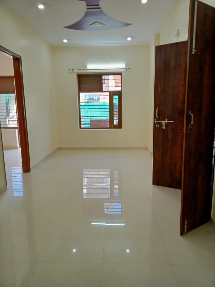 Room, new industrial township 3.5 Bedroom 1900 Sq.Ft. Builder Floor In New Industrial Township Faridabad 7140712