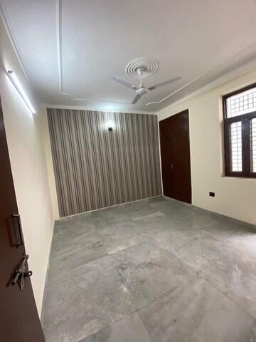 Room in 3 BHK Builder Floor at Green Fields Colony – for Sale