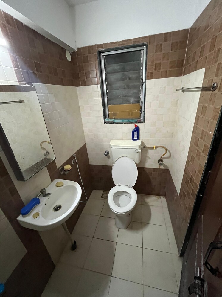 Attached Bathroom, karan-rhea 2 Bedroom 983 Sq.Ft. Apartment In Wadegaon Pune 7141531