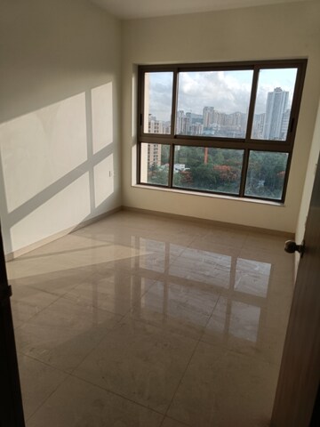 Room in 2 BHK Apartment at Kalpataru Paramount, Kapur Bawdi – for Sale