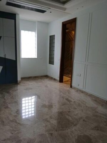 Room in 4 BHK Builder Floor at Vasant Vihar – for Sale