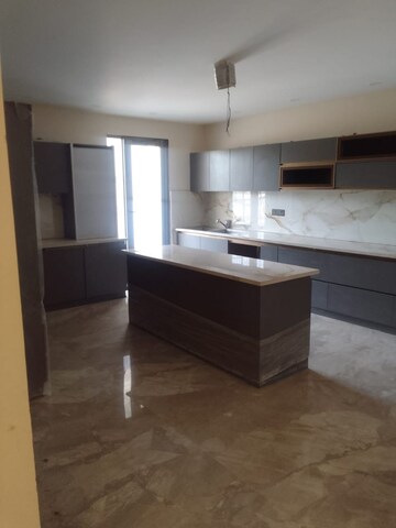 Kitchen in 3 BHK Builder Floor at DLF Royale Residences, Dlf Phase I – for Sale