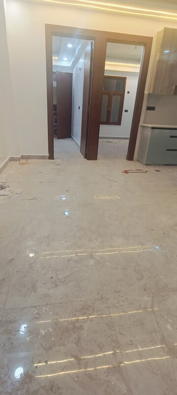 Room in 3 BHK Builder Floor at Sector 104 – for Sale